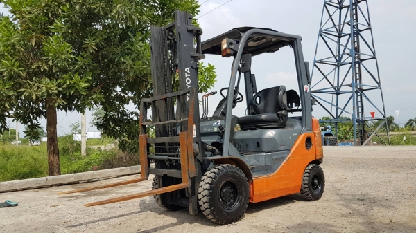 ขายด่วนรถยก TOYOTA 8FGยก1.5ตันเสาสูง3เมตรยางตันใหม่4เส้นเกียรออโต้รถนอกนำเข้ายังไม่เคยใช้งานในเมืองไทยเลย=รุ่นใหม่ขายถูกๆๆ