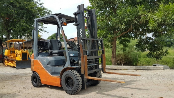 ขายด่วนรถยก TOYOTA 8FGยก1.5ตันเสาสูง3เมตรยางตันใหม่4เส้นเกียรออโต้รถนอกนำเข้ายังไม่เคยใช้งานในเมืองไทยเลย=รุ่นใหม่ขายถูกๆๆ