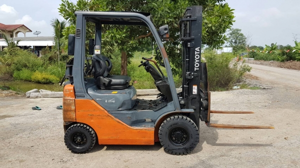 ขายด่วนรถยก TOYOTA 8FGยก1.5ตันเสาสูง3เมตรยางตันใหม่4เส้นเกียรออโต้รถนอกนำเข้ายังไม่เคยใช้งานในเมืองไทยเลย=รุ่นใหม่ขายถูกๆๆ