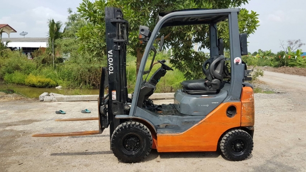 ขายด่วนรถยก TOYOTA 8FGยก1.5ตันเสาสูง3เมตรยางตันใหม่4เส้นเกียรออโต้รถนอกนำเข้ายังไม่เคยใช้งานในเมืองไทยเลย=รุ่นใหม่ขายถูกๆๆ