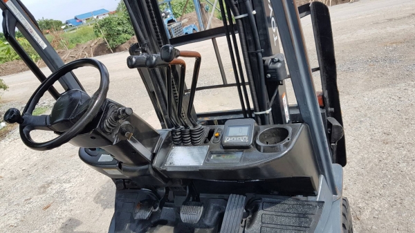 ขายด่วนรถยก TOYOTA 8FGยก1.5ตันเสาสูง3เมตรยางตันใหม่4เส้นเกียรออโต้รถนอกนำเข้ายังไม่เคยใช้งานในเมืองไทยเลย=รุ่นใหม่ขายถูกๆๆ