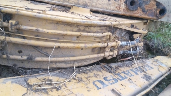 ขายบูมอาม์ รถแมคโค มีหลายรุ่นครับ โคมัสสุ โกเบโก้  แคท รุ่น 200 นะครับ PC-120-3 เหลือชุดเดียว สภาพสวยขายไม่แพงครับ