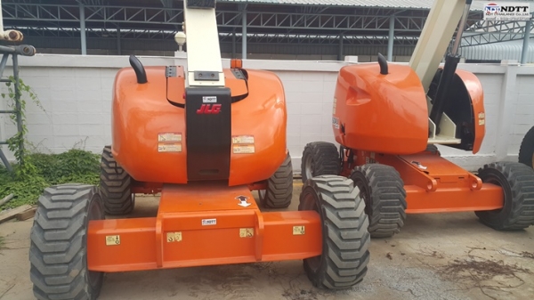 รถกระเช้าล้อยาง JLG 600J  (ยกได้สูง 18.5 เมตร)