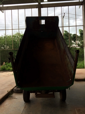 รถอีแต๋นดั๊ม