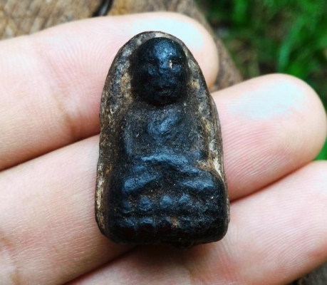 หลวงปู่ทวด พิมพ์พระรอด เนื้อว่านเก่าคราบเก่า ควรค่าน่าสะสม พระหิ้งพระบ้าน