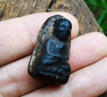 หลวงปู่ทวด พิมพ์พระรอด เนื้อว่านเก่าคราบเก่า ควรค่าน่าสะสม พระหิ้งพระบ้าน