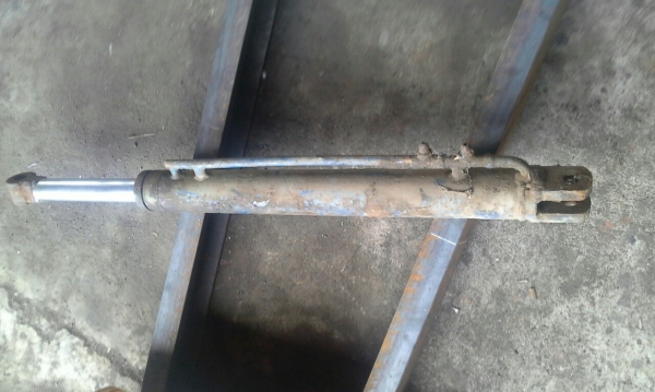 ขายกระบอกยกใบมีดรถไถ ฟรอด