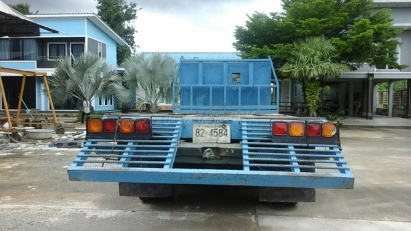 รถเทเลอร์หัวยาว  ยี่ห้ออีซูซุ  รหัสเครื่อง 6BD1  ขนาด 165 แรงม้า