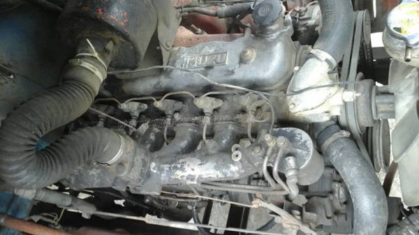 รถเทเลอร์หัวยาว  ยี่ห้ออีซูซุ  รหัสเครื่อง 6BD1  ขนาด 165 แรงม้า