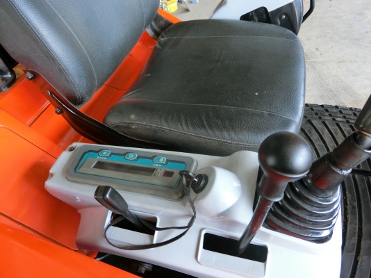 ขายด่วนรถขุด ยี่ห้อยอดนิยม KUBOTA K035-3 (*อามร์ยาวพิเศษ*) เก่านอกญี่ปุ่น สภาพพร้อมใช้งาน ระบบไว เครื่องสวย พร้อมทำสีเก็บรายละเอียด ราคา 470,000 บาท (มีวีดีโอการทำงานให้ดู)  สนใจติดต่อ วัชรัตน์ รุ่งเรืองแทรคเตอร์ {ช่างบาส} โทร:092-5768909 096-5411713  {สน