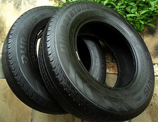 ยางรถป้ายแดงปี16 กระบะขอบ15 บริดสโตน215-70-R15 ตุ่มหน้ายางยังอยู่ นิ่มๆสดมาก(2เส้น3,800)