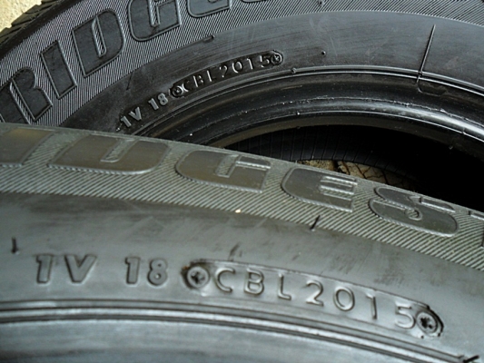 ยางรถป้ายแดงปี16 กระบะขอบ15 บริดสโตน215-70-R15 ตุ่มหน้ายางยังอยู่ นิ่มๆสดมาก(2เส้น3,800)