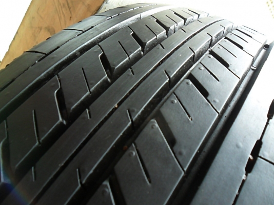 ยางรถป้ายแดงปี16 กระบะขอบ15 บริดสโตน215-70-R15 ตุ่มหน้ายางยังอยู่ นิ่มๆสดมาก(2เส้น3,800)