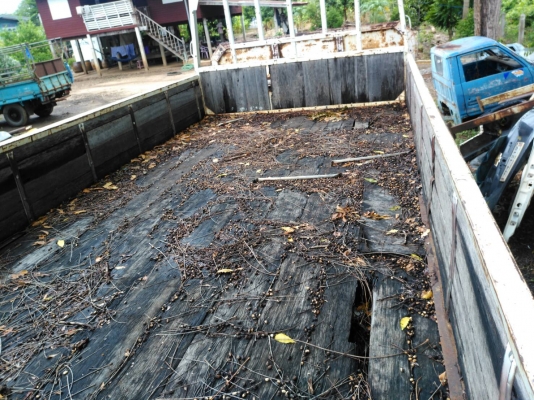 ขายกระบะคาโก้รถบรรทุกหกล้อ พื้นไม้ ยาว 5.70 เมตร กว้าง 2.40 เมตร ครัชซีกว้าง 81 เซนติเมตร ขายกระบะคาโก้รถบรรทุกหกล้อ พื้นไม้ ยาว 5.70 เมตร กว้าง 2.40 เมตร ครัชซีกว้าง 81 เซนติเมตร