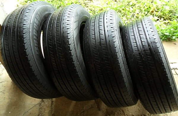 ยางกระบะขอบ15 บริดสโตน215-70-R15ลงพื้นกลางปี15 (4เส้น5,900)