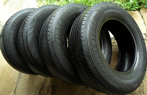 ยางกระบะขอบ15 บริดสโตน215-70-R15ลงพื้นกลางปี15 (4เส้น5,900)