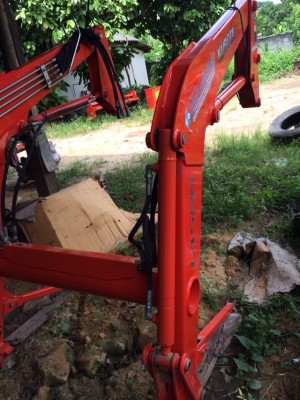 บุ๊งกี๋ตักใส่47คูโบต้า(สภาพเหมือนใหม่ถอดจาก47sp) บุ๊งกี๋ตักใส่47คูโบต้า(สภาพเหมือนใหม่ถอดจาก47sp)