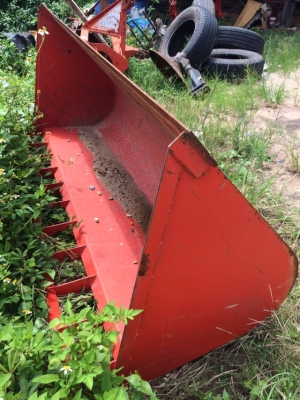 บุ๊งกี๋ตักใส่47คูโบต้า(สภาพเหมือนใหม่ถอดจาก47sp) บุ๊งกี๋ตักใส่47คูโบต้า(สภาพเหมือนใหม่ถอดจาก47sp)