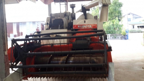 ขายรถเกี่ยวข้าว KUBOTA DC-68G ปี54 แบบอุ้ม