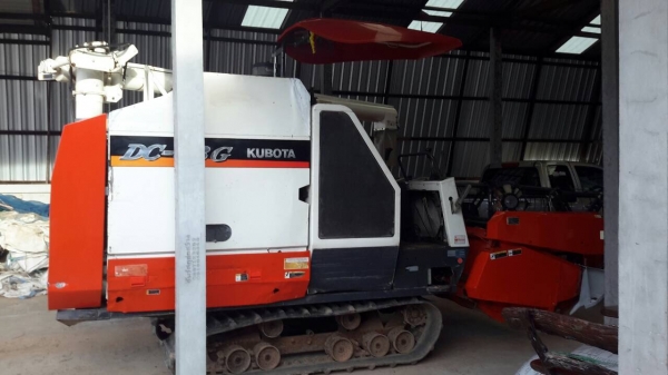 ขายรถเกี่ยวข้าว KUBOTA DC-68G ปี54 แบบอุ้ม
