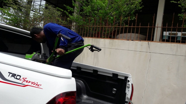 รถ / เครื่องพรวนดินปลูกผักแบบจอบหมุน การเกษตร ส่งไปชลบุรีครับ ขอบคุณครับ