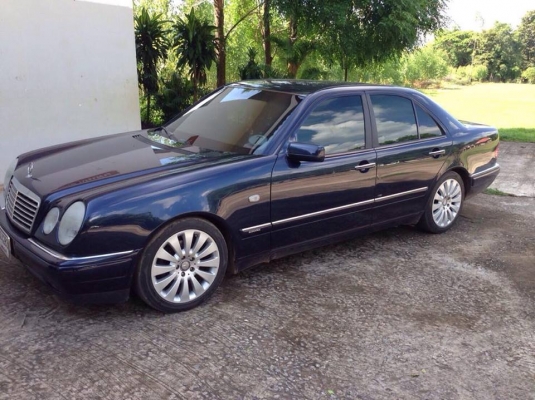 เบนซ์ตากลม E200 นำเข้าทั้งคันประกอบนอก