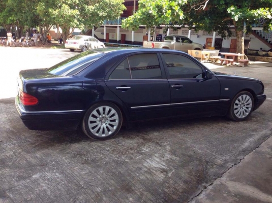 เบนซ์ตากลม E200 นำเข้าทั้งคันประกอบนอก