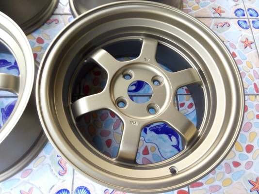 แม็ก te37 หน้า 7 หลัง 8 ใส่รถ 4 รู 100 ไม่มีคดดุ้ง ทำสีเก็บงานใหม่