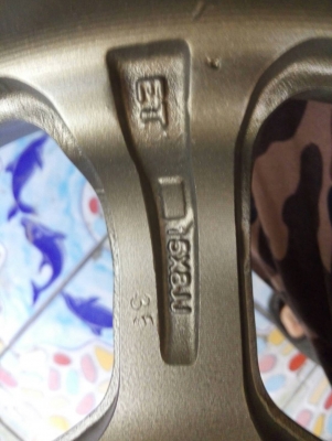 แม็ก te37 หน้า 7 หลัง 8 ใส่รถ 4 รู 100 ไม่มีคดดุ้ง ทำสีเก็บงานใหม่