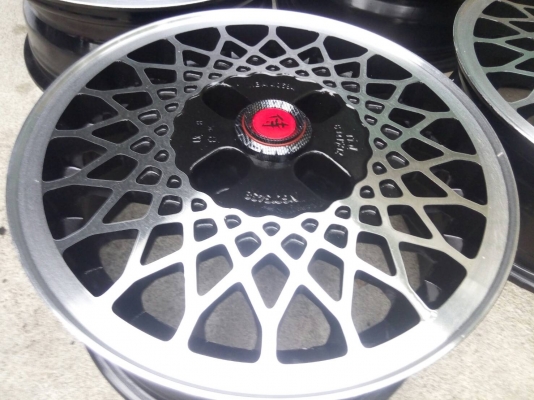 แนวๆ ย้อนยุค สเปคหายาก 15 กว้าง 6 ใส่รถ 4 รู 100