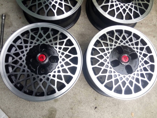 แนวๆ ย้อนยุค สเปคหายาก 15 กว้าง 6 ใส่รถ 4 รู 100