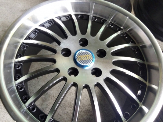 สวยๆแม็กขอบ 17 กว้าง 7.5 สีดำหน้าเงา ใส่รถ 5 รู 114