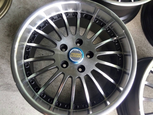 สวยๆแม็กขอบ 17 กว้าง 7.5 สีดำหน้าเงา ใส่รถ 5 รู 114