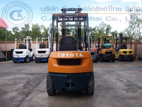 ขาย รถโฟล์คลิฟท์ TOYOTA รุ่น 7-FD25