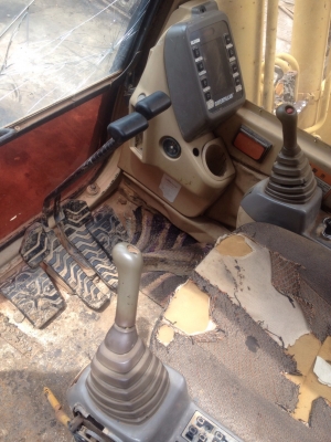 ขายรถแบคโฮ CAT 320 B เครื่องดี ปั๊มดี กล่องจอครบ ไฟฟ้ามี เอวแน่น ช่วงล่างเต็มใช้งานได้ดี เอกสารชุดแจ้งจำหน่าย ขายรถแบคโฮ CAT 320 B เครื่องดี ปั๊มดี กล่องจอครบ ไฟฟ้ามี เอวแน่น ช่วงล่างเต็มใช้งานได้ดี เอกสารชุดแจ้งจำหน่าย