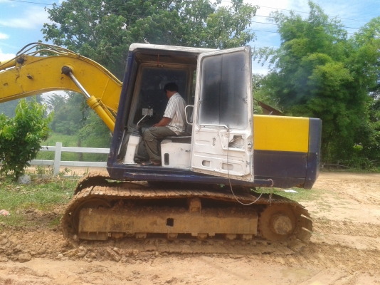 ขายด่วน KOMATSU PC100-5  สภาพพร้อมใช้งาน เครื่องปั้มดีเยี่ยม รถทำงานปกติ โซ่ช่วงล่าง พร้อมใช้งาน เอกสารสัญญาซื้อขาย