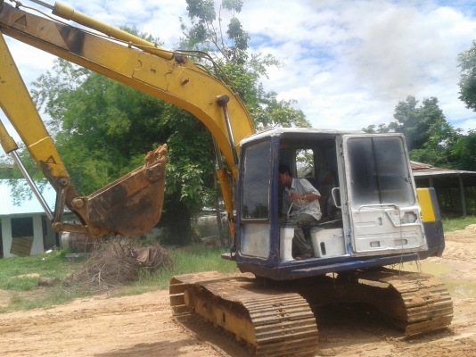 ขายด่วน KOMATSU PC100-5  สภาพพร้อมใช้งาน เครื่องปั้มดีเยี่ยม รถทำงานปกติ โซ่ช่วงล่าง พร้อมใช้งาน เอกสารสัญญาซื้อขาย