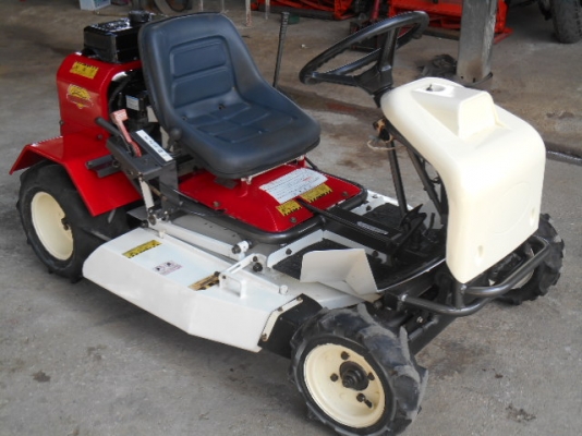 รถตัดหญ้า OREC RM82B 11 แรง พร้อมใช้งาน รถตัดหญ้า OREC RM82B 11 แรง พร้อมใช้งาน