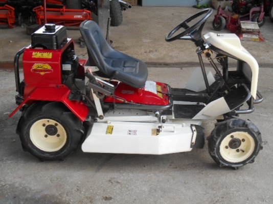 รถตัดหญ้า OREC RM82B 11 แรง พร้อมใช้งาน รถตัดหญ้า OREC RM82B 11 แรง พร้อมใช้งาน