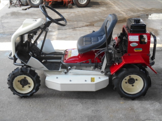 รถตัดหญ้า OREC RM82B 11 แรง พร้อมใช้งาน รถตัดหญ้า OREC RM82B 11 แรง พร้อมใช้งาน