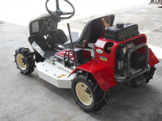 รถตัดหญ้า OREC RM82B 11 แรง พร้อมใช้งาน รถตัดหญ้า OREC RM82B 11 แรง พร้อมใช้งาน