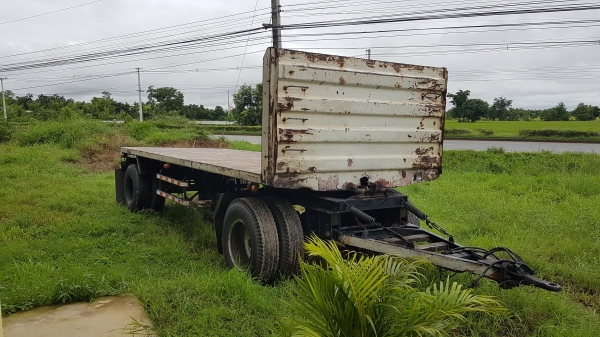 ขาย ลูกพ่วงพื้นเรียบสามมิตรสองเพลา ปี 50 ยาว 6.50 เมตร