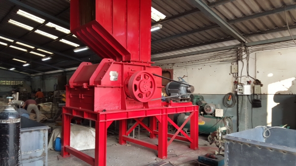 GEC 100 HP HAMMER MILL
