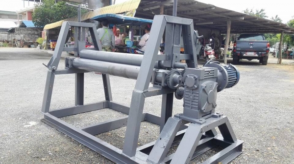 ** SOLD ** เครื่องม้วนเหล็กแผ่น 4 ฟุต 120 cm. เพลาตัน ม้วนหนา 6 มม.เอางานมาเทสก่อนได้!!