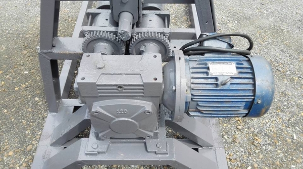 ** SOLD ** เครื่องม้วนเหล็กแผ่น 4 ฟุต 120 cm. เพลาตัน ม้วนหนา 6 มม.เอางานมาเทสก่อนได้!!