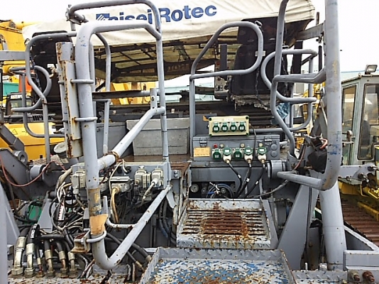 อยู่บนเรือแล้ว **รถปูยาง Vogele S2100**  จองได้นะครับ