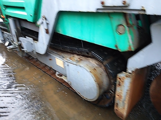 อยู่บนเรือแล้ว **รถปูยาง Vogele S2100**  จองได้นะครับ