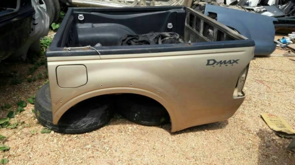 ลูกกระบะดีแม๊คตัวแรกสี่ประตู สีทองของถอด