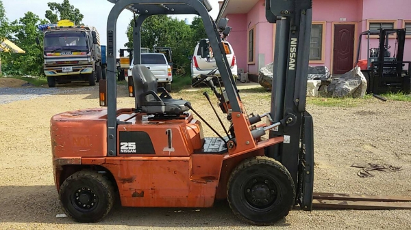 ขายรถยก NISSUN PJ02 เครื่องเบนซิน H20 เสาสูง 3 เมตร ยกได้ 2.5 ตัน เกียร์ธรรมดา ยางตันหน้าหลัง รถนอกนำเข้า คิดต่อ 098-7962549