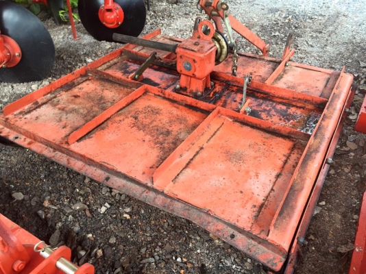 ขายเครื่องตัดหญ้า ขนาด 1.30 ม.  สภาพพร้อมใช้งาน